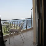 Milton Hotel Mavrovoúnion