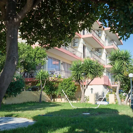 Hotel Milton Mavrovoúnion