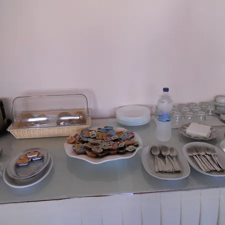 Milton Hotel Mavrovoúnion