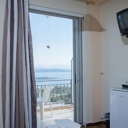 Milton Hotel Mavrovoúnion