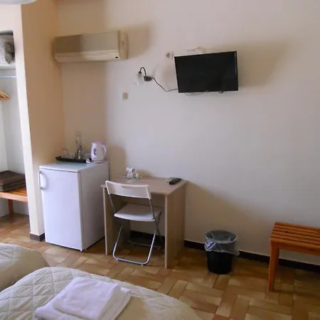 Hotel Milton Mavrovoúnion