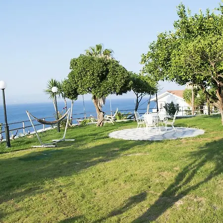 Отель Milton 2*