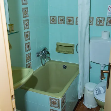 Milton Szálloda Mavrovúni