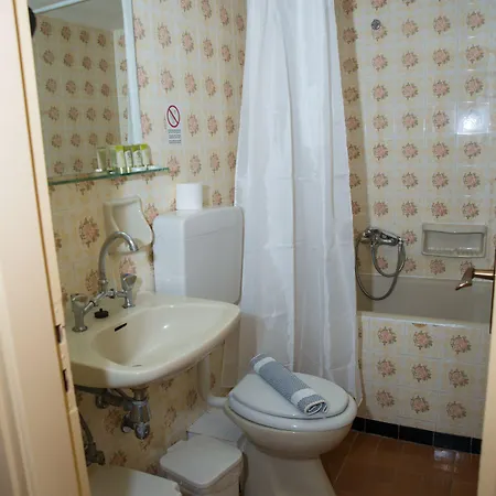 Milton Hotel 2*