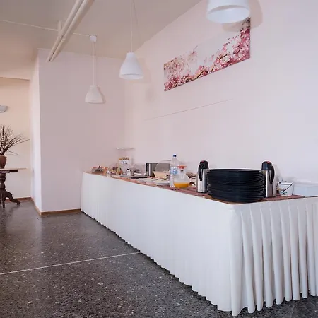 Отель Milton 2*