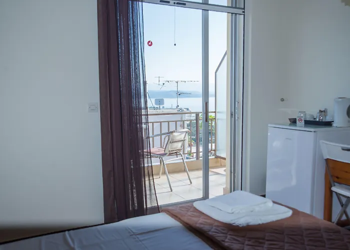 Milton 2* Mavrovoúnion