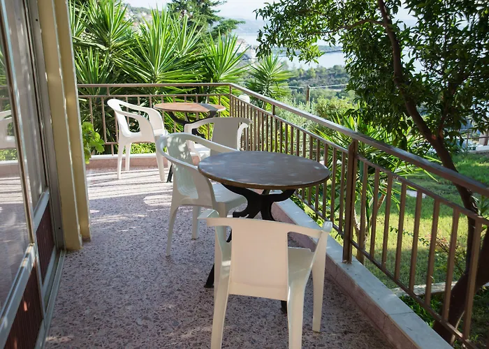 Milton 2* Mavrovoúnion