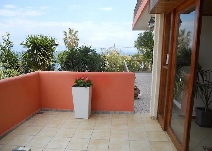 Milton 2* Mavrovouni (Laconia)